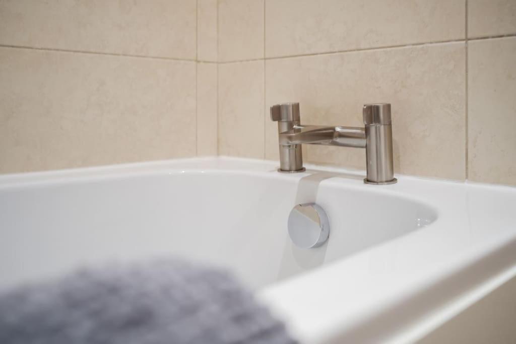 Stradbroke House - 5 Bed Townhouse, Sleeps 11, Great For Group Stays & Workers, Free Parking & Netflix - Hosted By Stay Host Save 셰필드 외부 사진